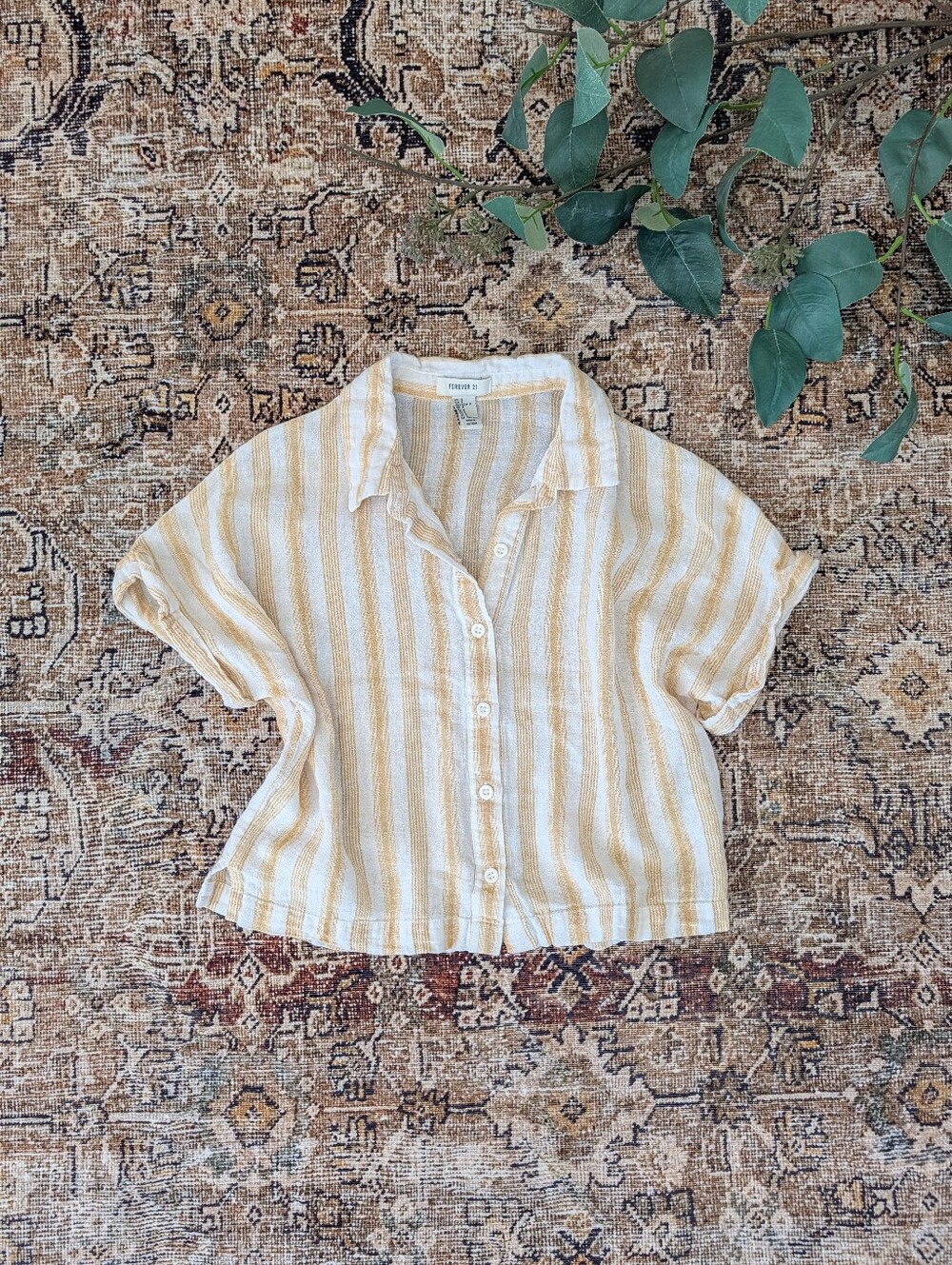 Forever 21 cropped button down S